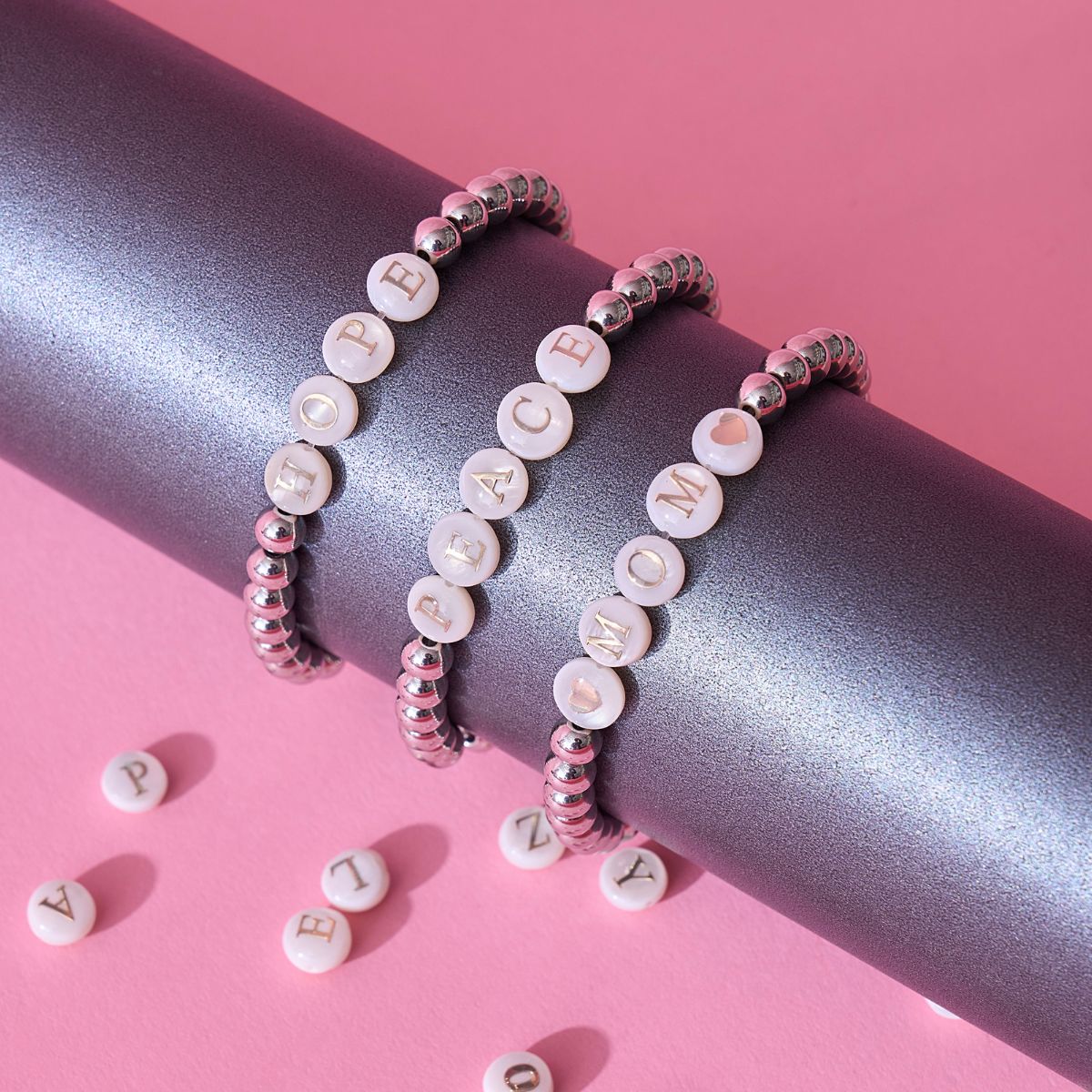 LES BRACELETS DE L'ÈRE DU CONCERT