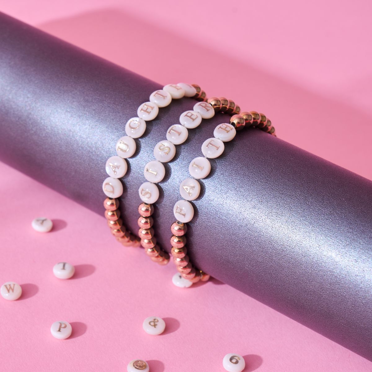 LES BRACELETS DE L'ÈRE DU CONCERT