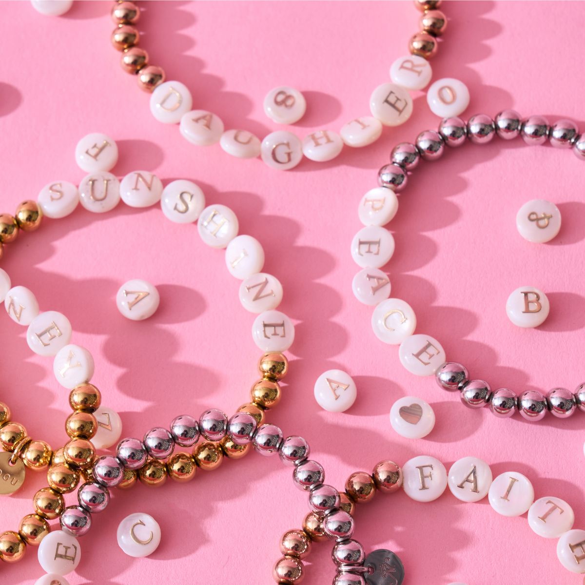 LES BRACELETS DE L'ÈRE DU CONCERT
