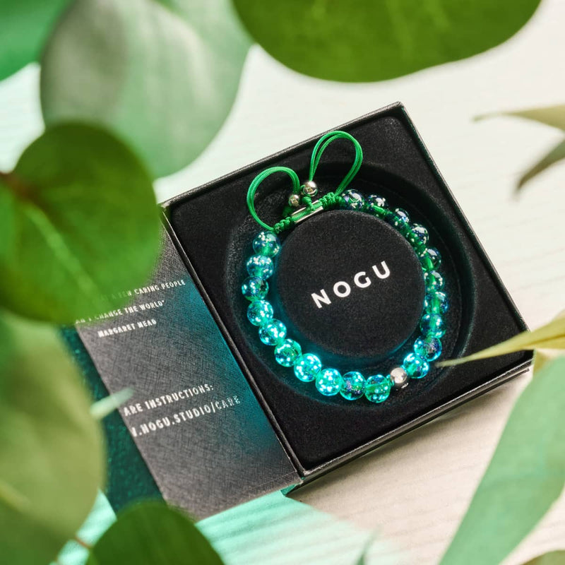 Bracelet en macramé en verre Firefly | Trèfle bleu | Argent