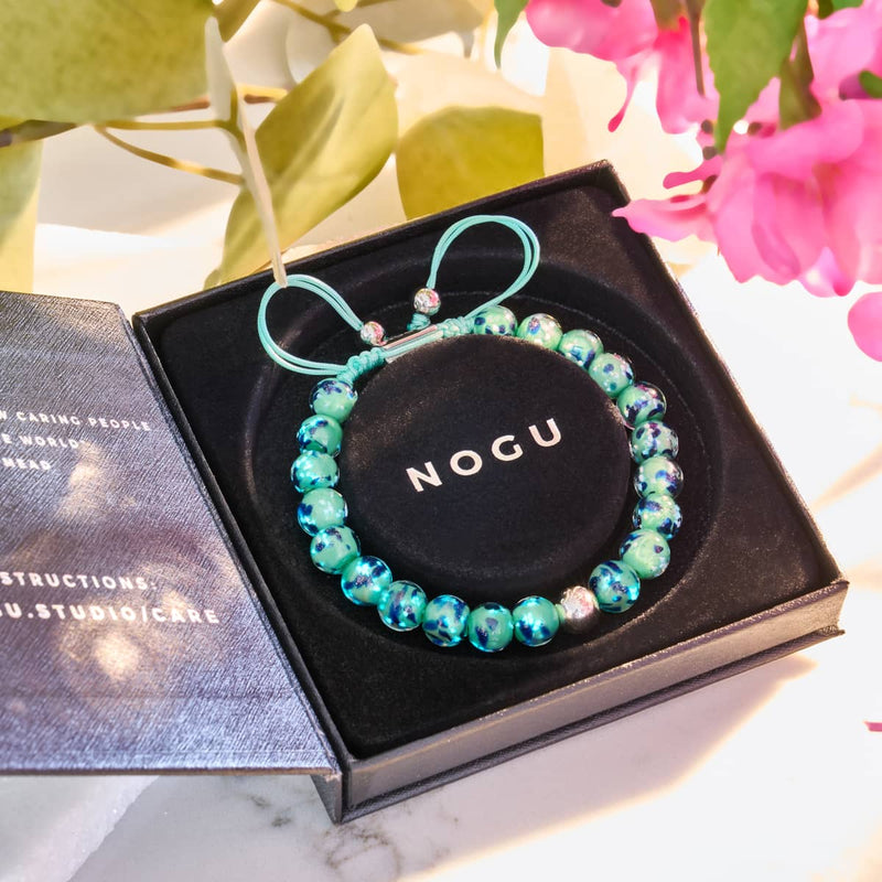 Menthe bleue | Argent | Bracelet en macramé en verre Firefly