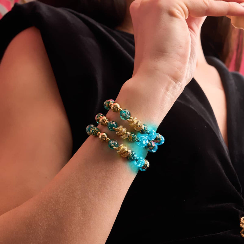 Bracelet serpent en verre bleu sarcelle et motif luciole, dragon de mer, lotus en émail