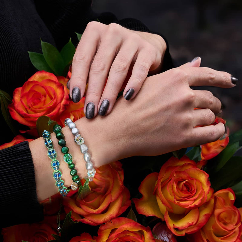 Ethereal Gloom | Bracelet en argent sterling 925 avec perles d'eau douce et crâne en verre Firefly en argent opale