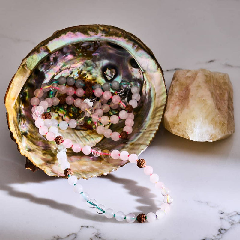 Loi de l'Attraction | Pierre précieuse Rudraksha | Enveloppement spirituel pour Mala