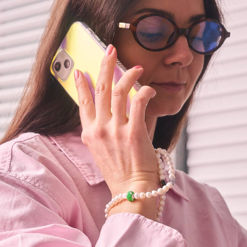 Alice au pays des merveilles | Perle d'eau douce | Breloque pour téléphone