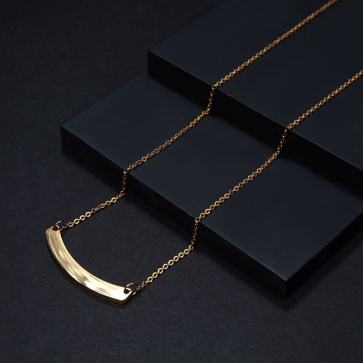 Bar minimaliste incurvé | Or 18 carats | Collier