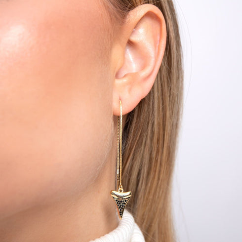 Boucles d'oreilles à enfiler avec chaîne à dents de requin par Lauren Howe | Or Vermeil .925 | Cristal noir