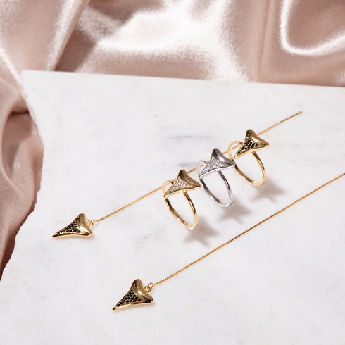 Anneau de dent de requin par Lauren Howe | Or Vermeil .925 | Cristal noir