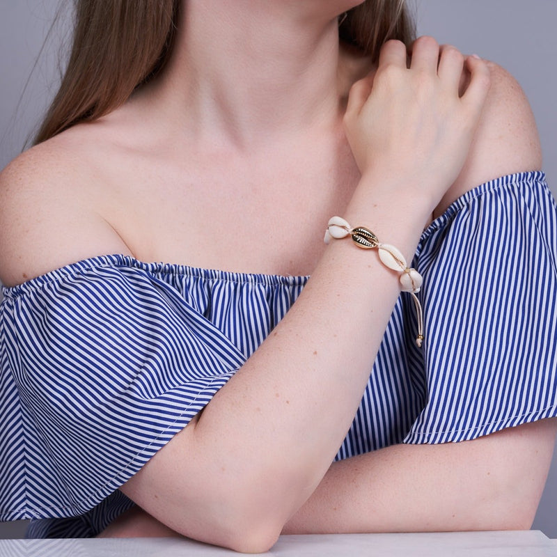 Natural Cowrie Shell | Gold | Cream Macrame Bracelet