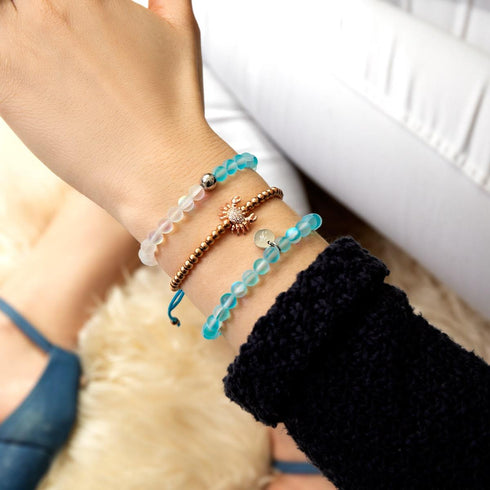 Crabe de mer de cristal | Or rose 18 carats | Bleu | Bracelet Charmballa en macramé