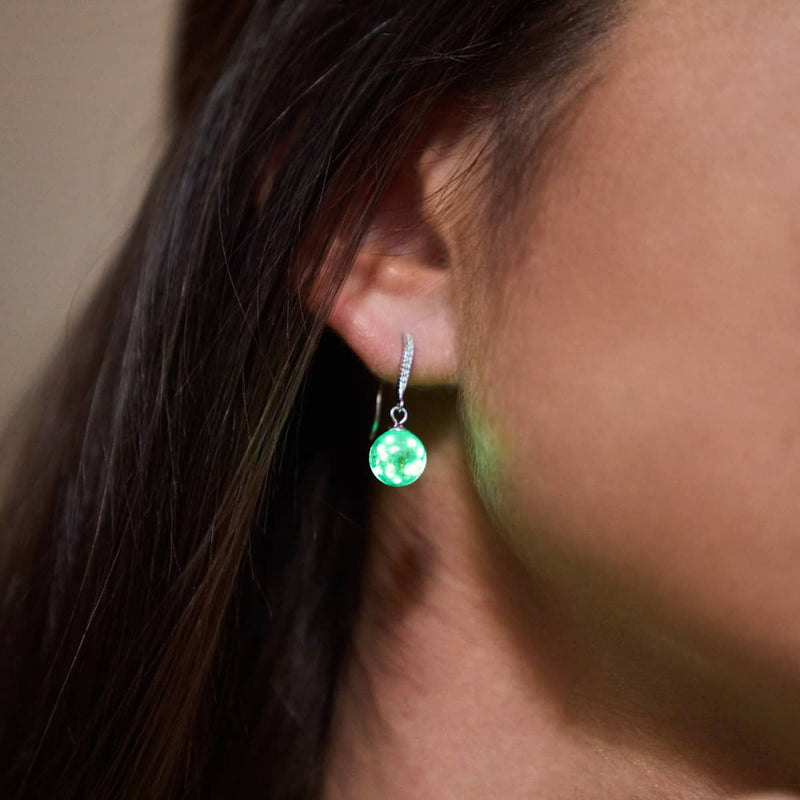 Kiwi | Argent sterling .925 | Boucles d'Oreilles Huggie Verre Luciole