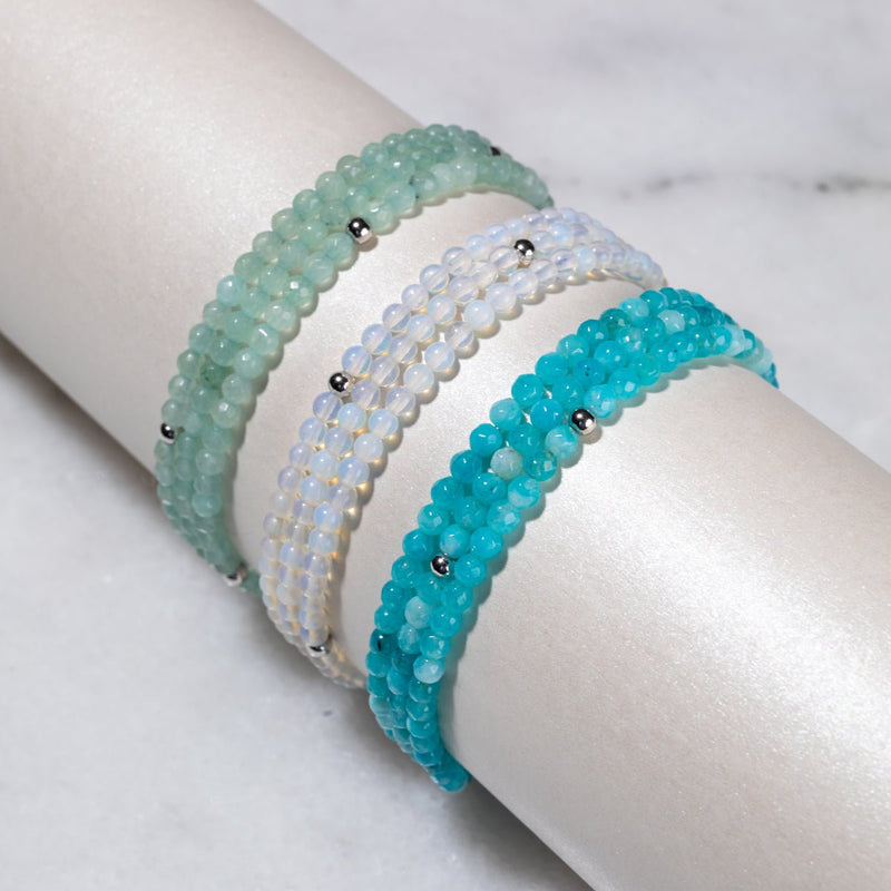 Jade bleu clair | Argent sterling .925 | Enveloppement de pierres précieuses