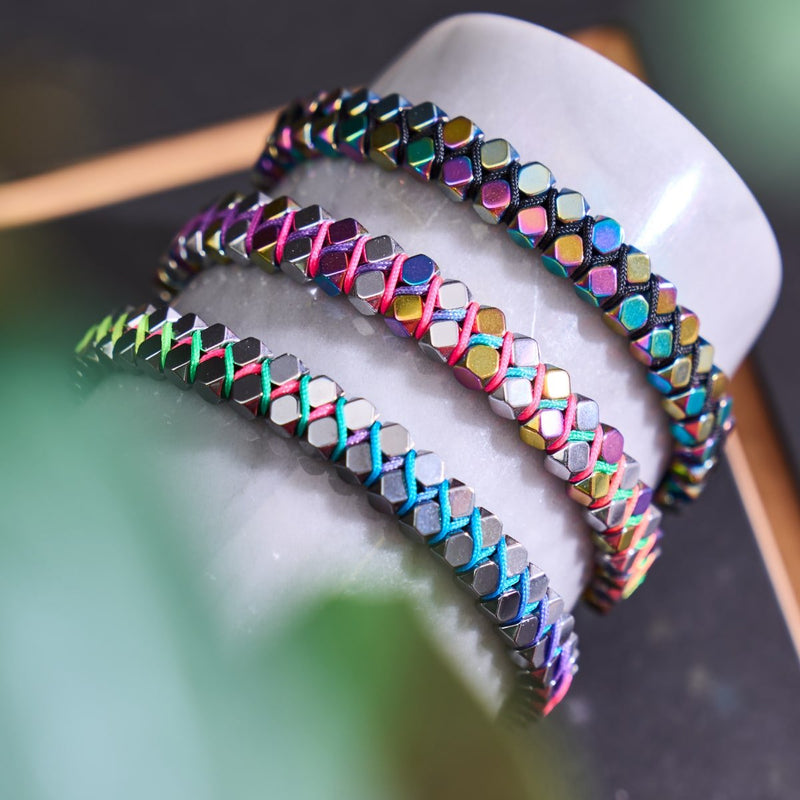 Géome sacrée | Hématite arc-en-ciel | Bronze à canon | Bracelet octaèdre