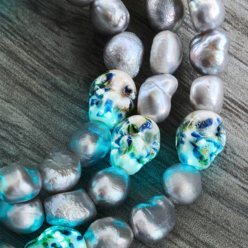 Ethereal Gloom | Bracelet en argent sterling 925 avec perles d'eau douce et crâne en verre Firefly en argent opale 