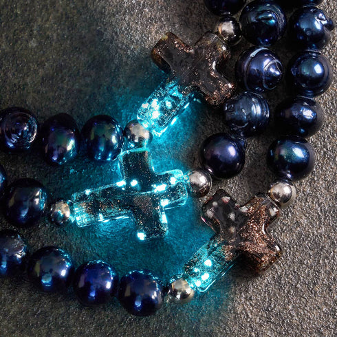 Jeanne d'Arc | Argent sterling 925 | Bracelet croix en verre luciole obsidienne et perles d'eau douce noires 