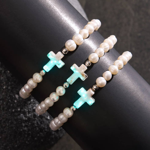St. Amanda | Bracelet croix en argent sterling 925 avec perles d'eau douce en verre albâtre et ivoire