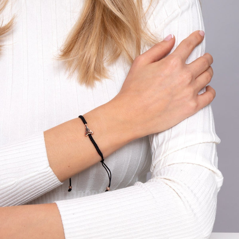 Bracelet macramé noir dent de requin par Lauren Howe | .925 Argent Sterling Or Rose Vermeil | Cristal noir